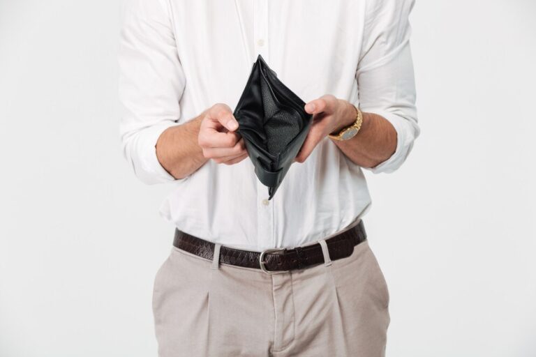 close-up-portrait-man-showing-empty-wallet_171337-17551